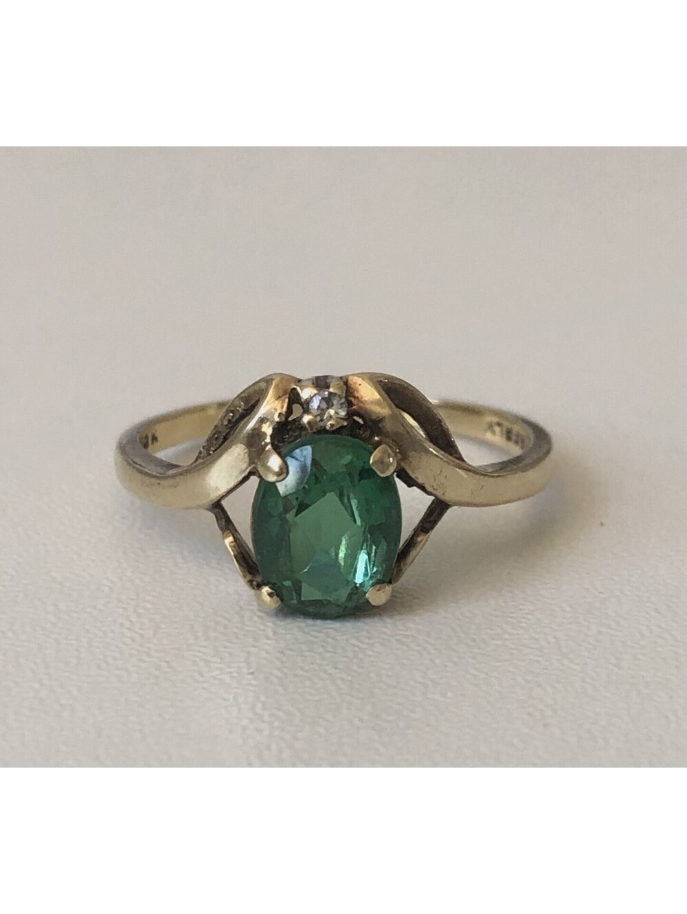 Vintage Kimberly 10K Gold Green Stone & Diamond Ring Sz 7 2.22g